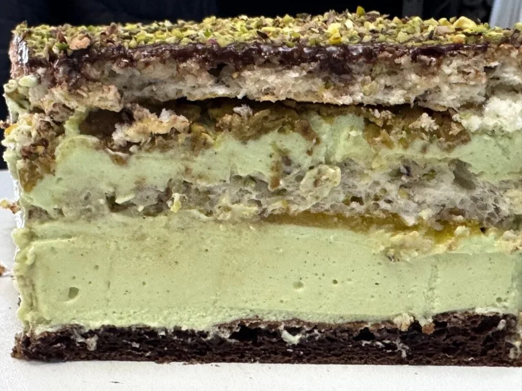 Тістечко фісташка/маракуйя